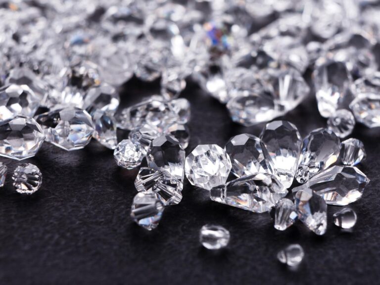 Kim cương được “trồng” trong phòng thí nghiệm, chỉ mất 150 phút